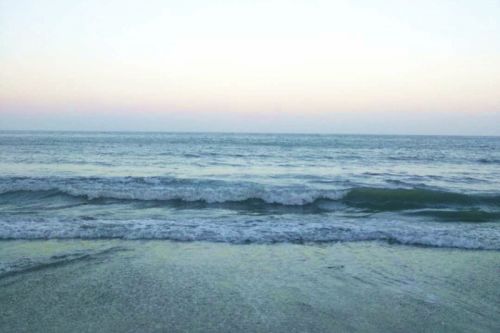 国内首台13兆瓦海上风机在福建平潭外海成功吊装