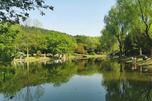 许昌市生态环境局“送法入企”护航绿色发展