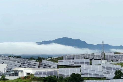 龙净环保新疆乌恰县1GW（一期300MW）光伏项目正式投运