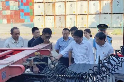 上海市生态环境局局长以“四不两直”方式检查工地扬尘和柴油货车排放问题