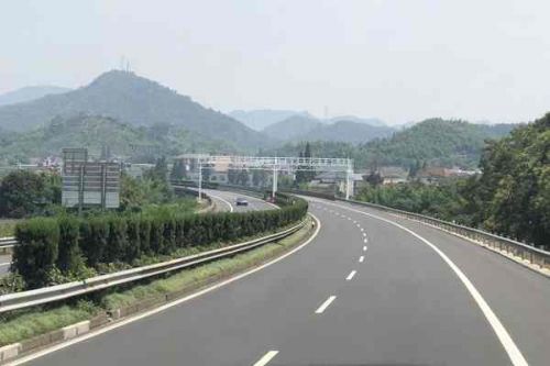 44公里高速公路，“吃掉”300万吨各种固废，涉及8个种类