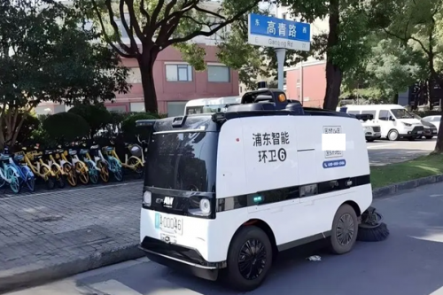 上海街头出现“萌萌”扫地车，实则蕴含“硬核”技术→