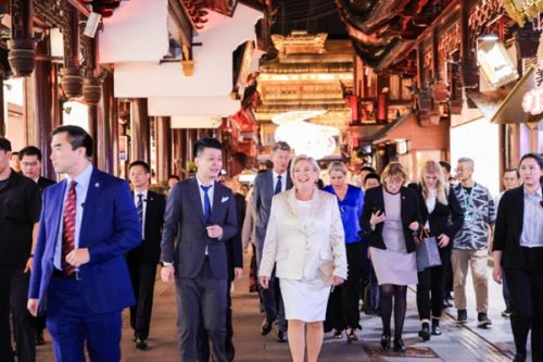 2025可持续全球领导者大会|中外嘉宾共赏“黄浦豫园之夜”