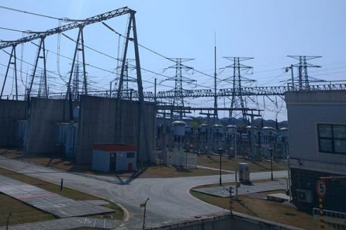 康恒环境乌兹首座开工建设垃圾发电厂锅炉钢架首吊成功