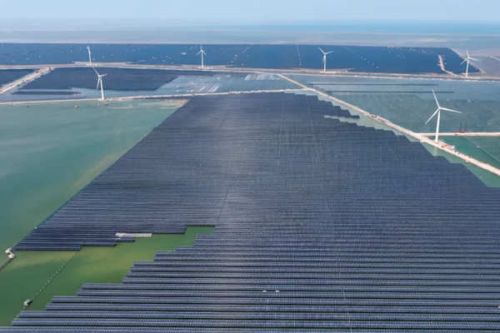 单日破万！全球最大渔光互补工程建设按下&ldquo;加速键&rdquo;